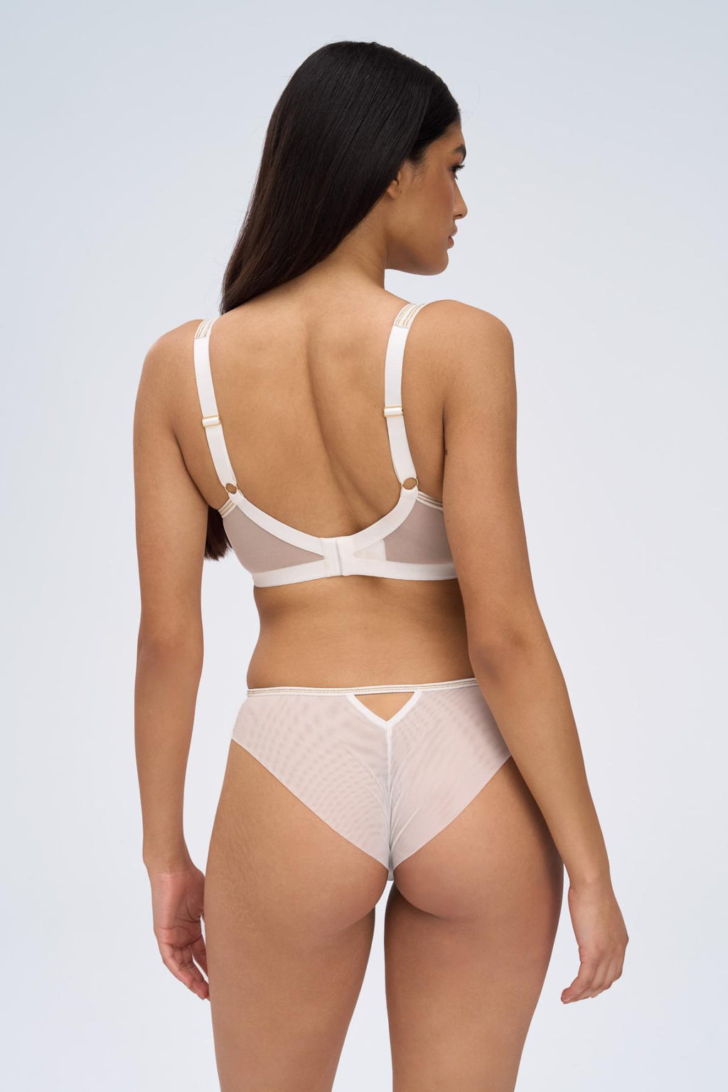 Damska bielizna z koronki, eleganckie figi i biustonosz