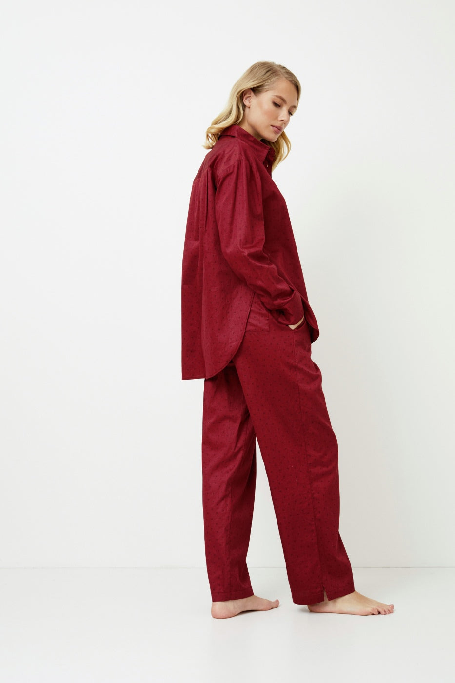 Damska satynowa piżama Aruelle Vittoria w kolorze czerwonym, stylowa i komfortowa