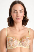 Modelka w biustonoszu balkonetka Ewa Bień B139 Karmela, z kwiatowym wzorem, z fiszbinami, damska bielizna