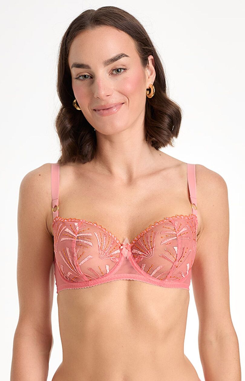 Modelka w biustonoszu balkonetka Ewa Bień B139 Natali różowy