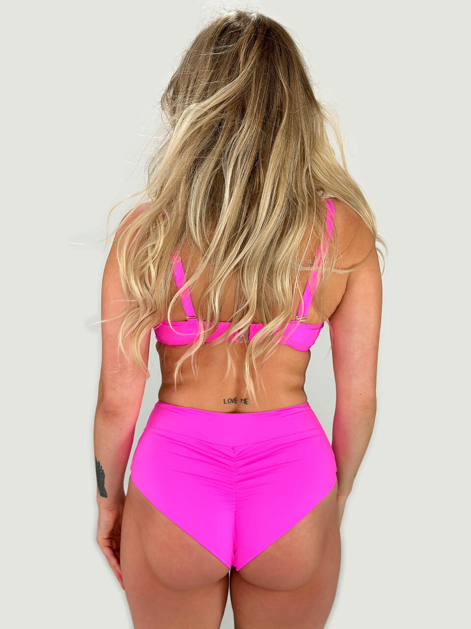 Widok z tyłu na różowy kostium kąpielowy dwuczęściowy, z wysokim stanem, dla kobiet, odzież plażowa