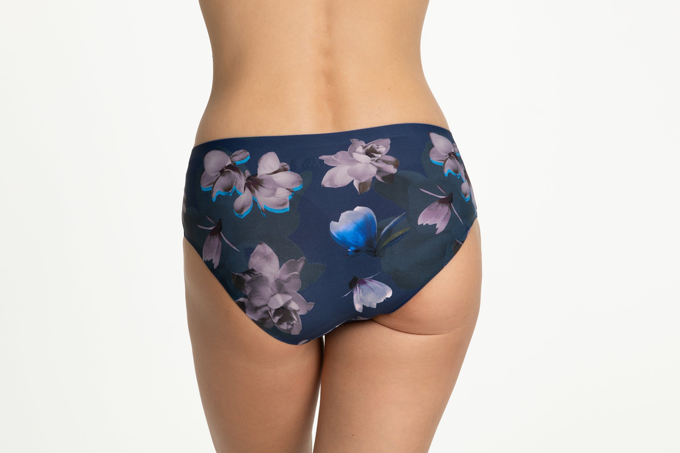 Bikini Paloma Pink Magnolia z kwiatowym wzorem na modelce