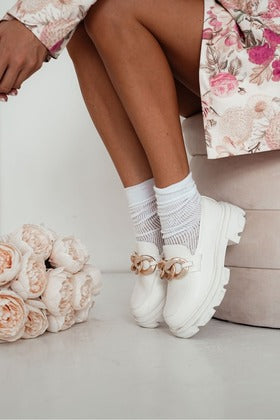 Kolorowe skarpetki z ozdobnym wzorem Milena CC 0989 na nogach