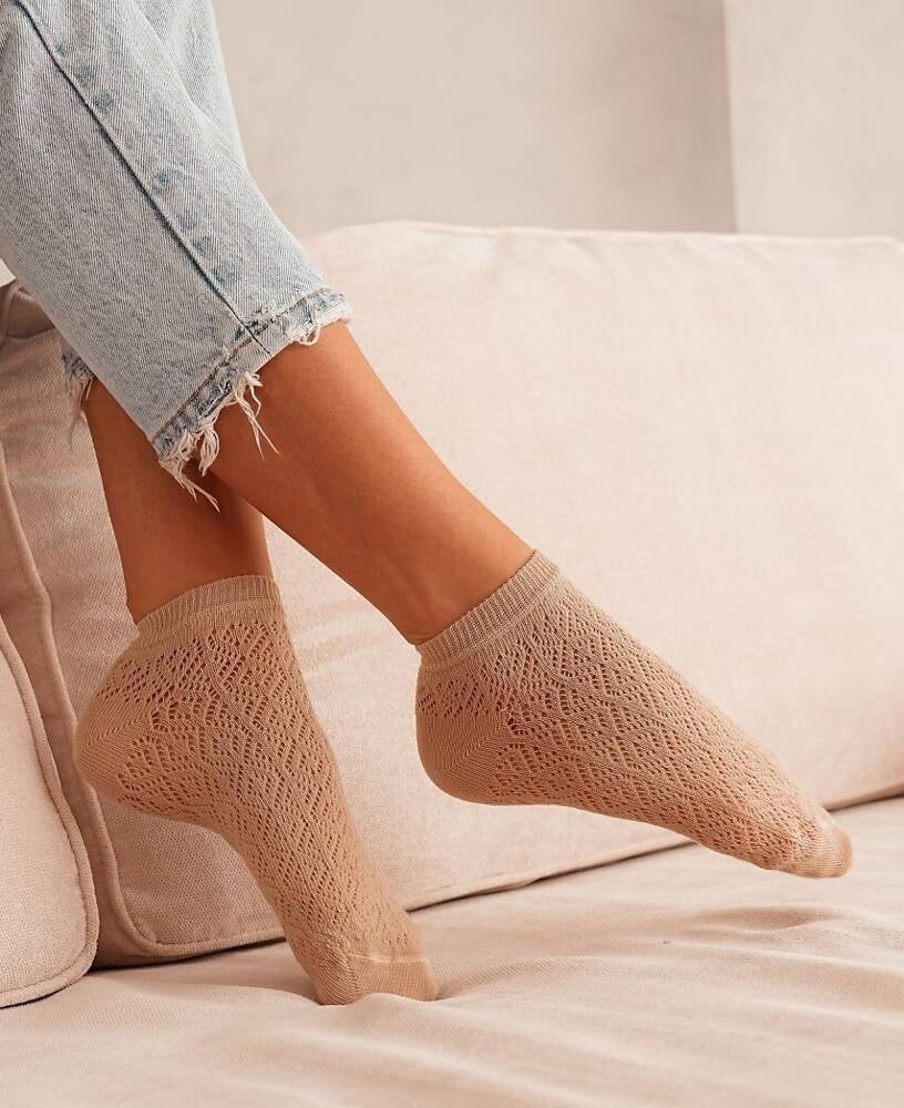 Milena Stopki Ażurowe beżowe skarpetki damskie