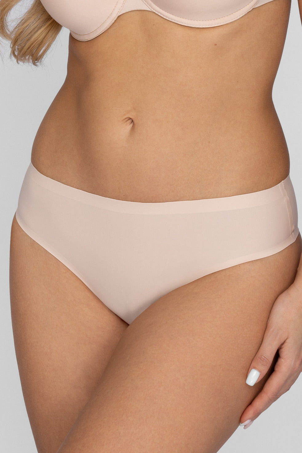 Nipplex Silvia Majtki Brazyliany w jasnym kolorze, wygodne i eleganckie, idealne do bielizny damskiej