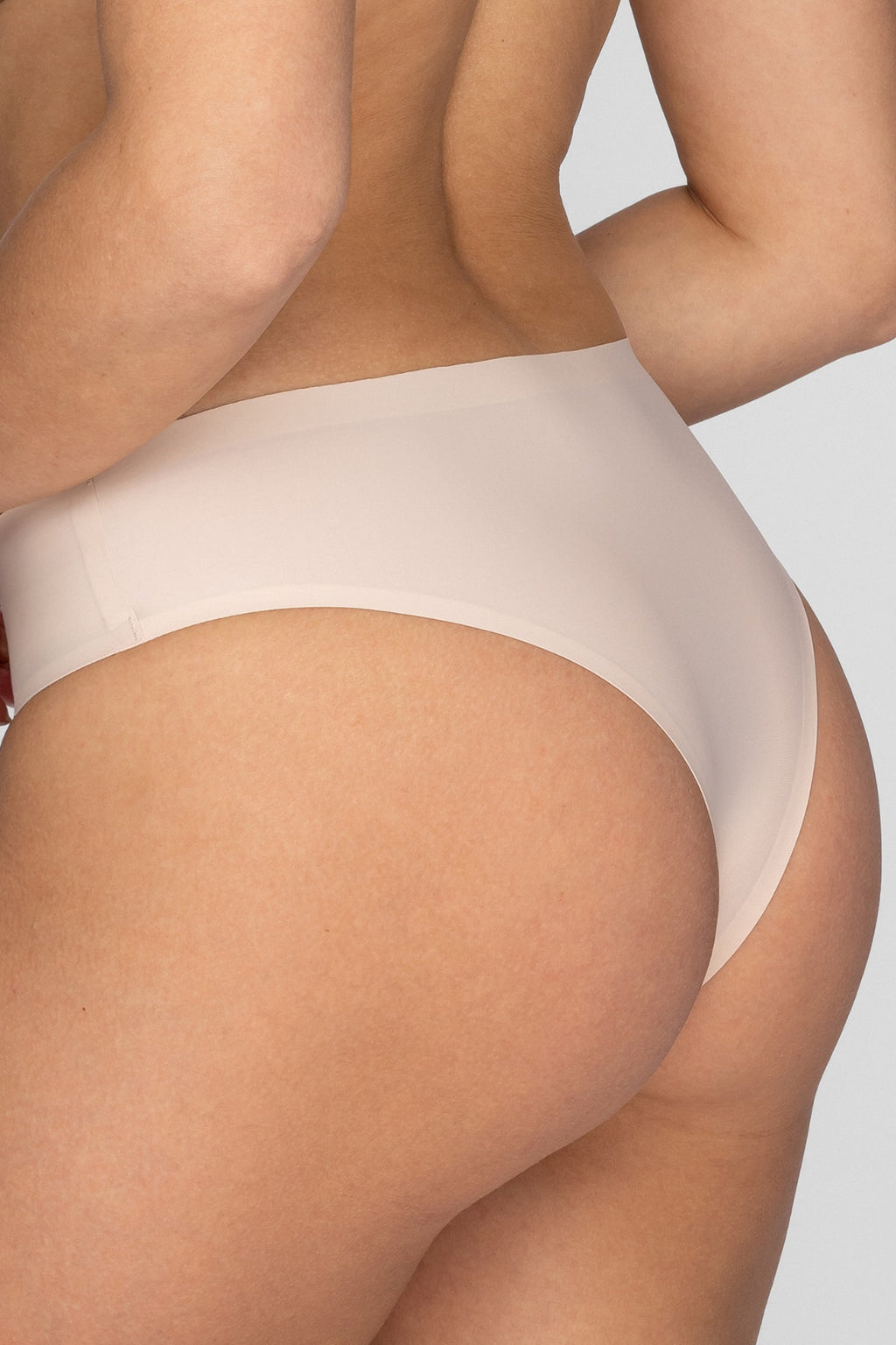 Nipplex Silvia Majtki Brazyliany w jasnym odcieniu, dopasowane do bielizny damskiej, idealne na co dzień