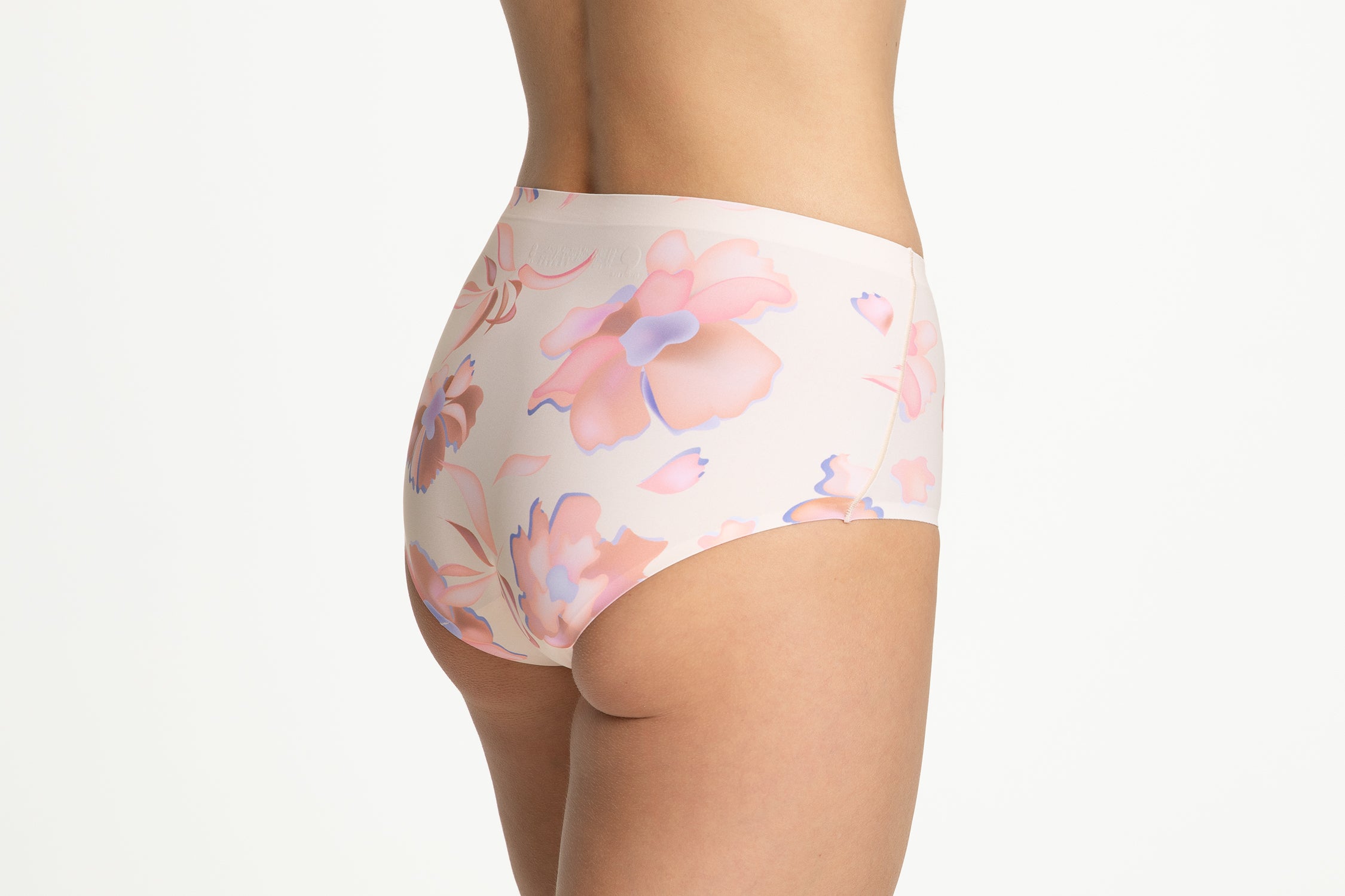 Bok majtek Paloma Pink Floral Maxi Figi na modelce