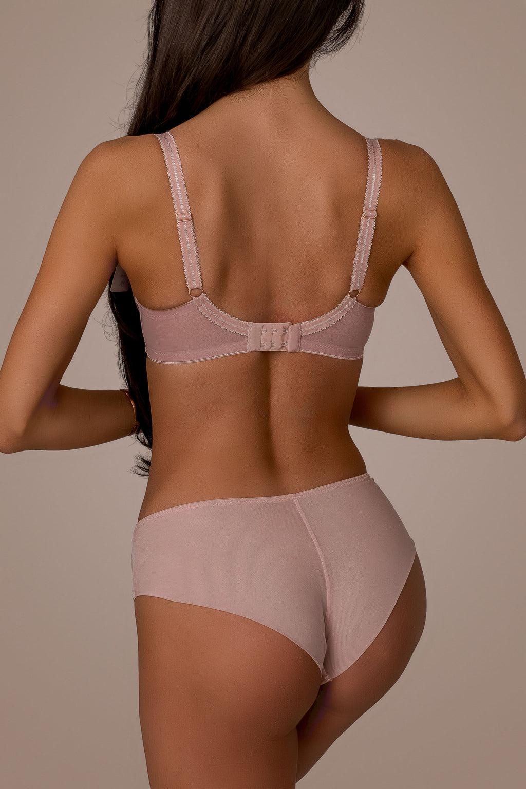 Białe koronkowe figi damskie