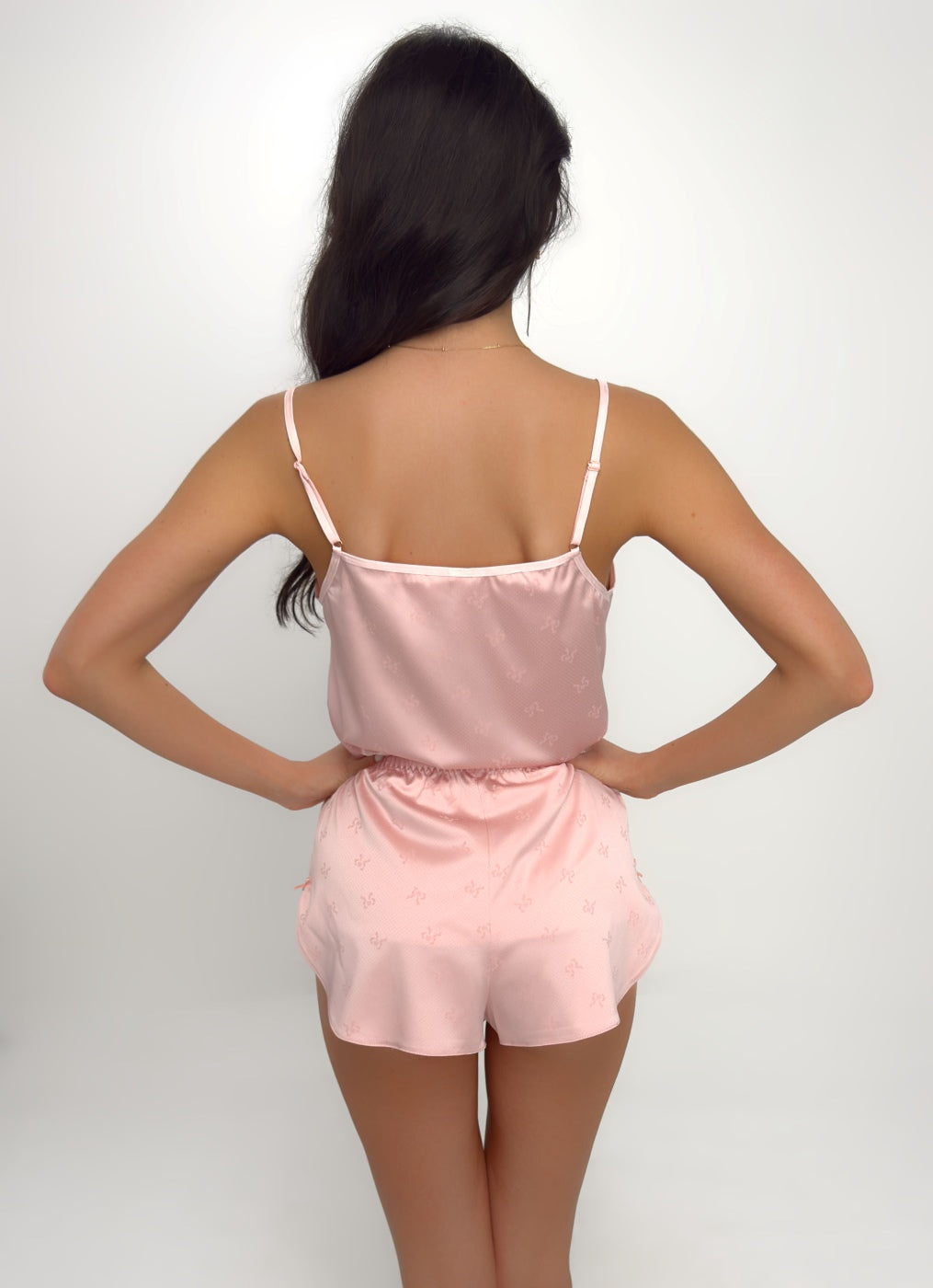 Kobieca satynowa piżama krótka w różowym kolorze