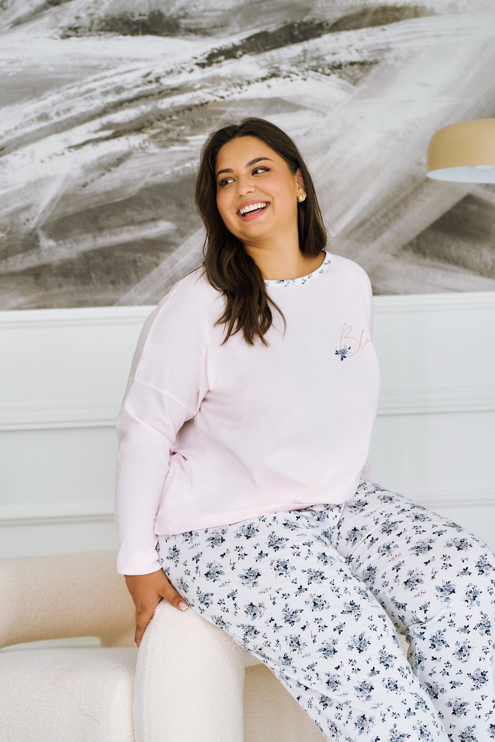 Komfortowa piżama plus size z długim rękawem i kwiatowym wzorem