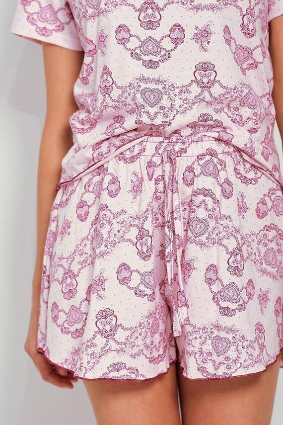 Detal piżamy damskiej bawełnianej, wzór różowy, elastyczny pasek, odzież nocna