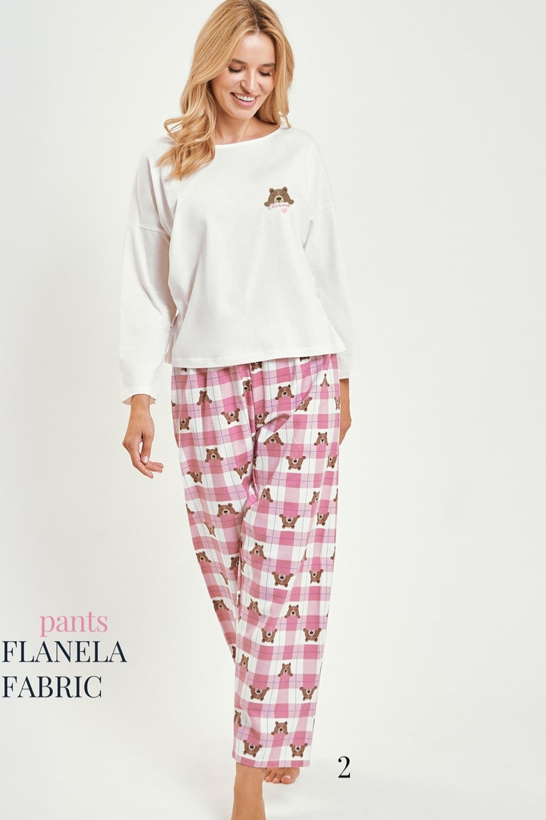 damska piżama z misimi wzorami, różowa kratka, komfortowa na noc, relaksująca