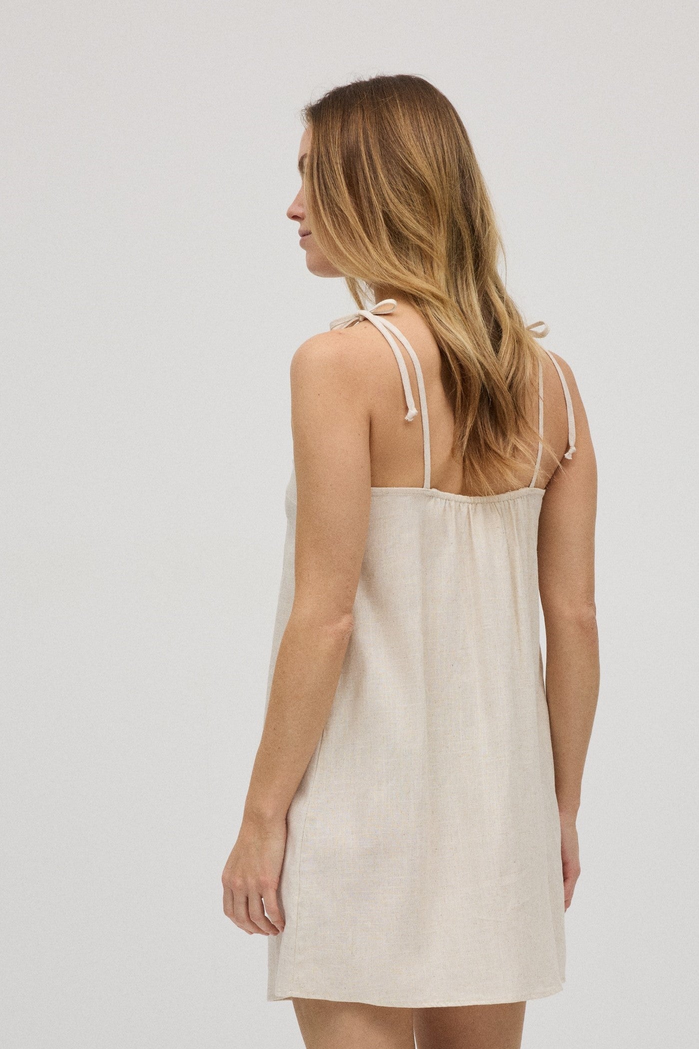 Ysabel Mora 86172 Sukienka, z tyłu, casualowa, na lato, z wiązaniami na ramionach